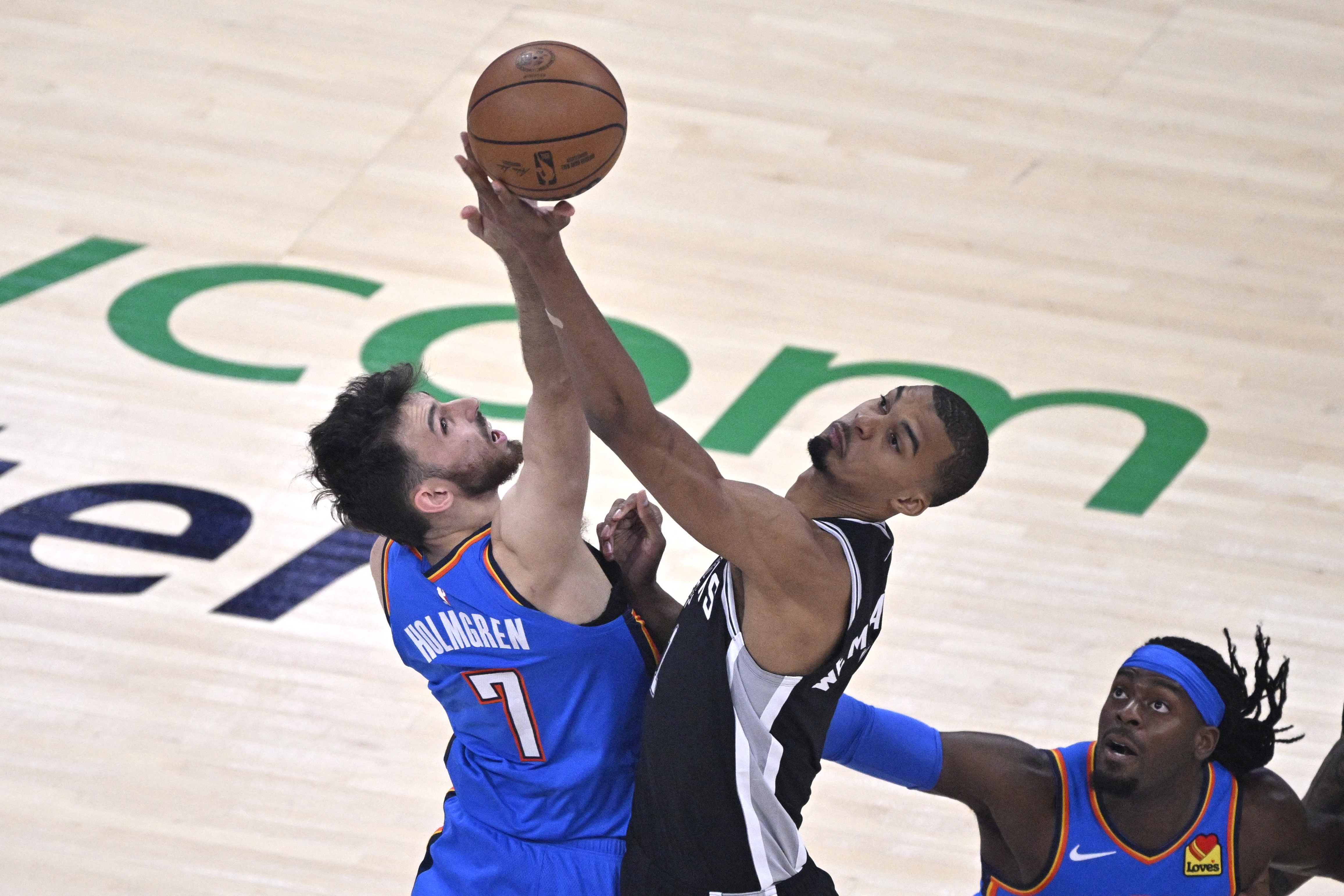 美记：全能中锋仍是NBA最具价值防守者 例如文班亚马和霍姆格伦