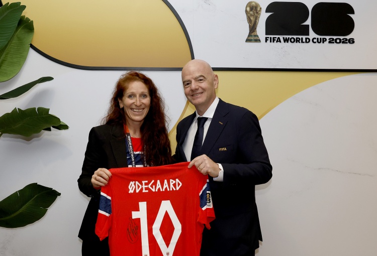 布拉特赞挪威足协主席：唯一不随波逐流的人 该让女性领导FIFA
